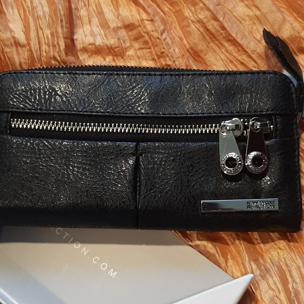 Kenneth Cole Reaction Black Textured Clutch NIB